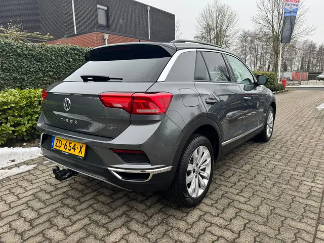 Volkswagen T-Roc 3