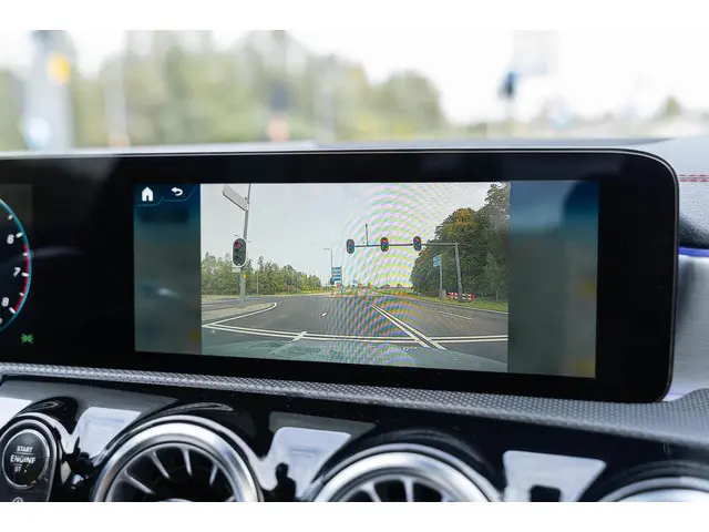 Mercedes-Benz CLA 200 Premium Plus 2020 Benzine 51