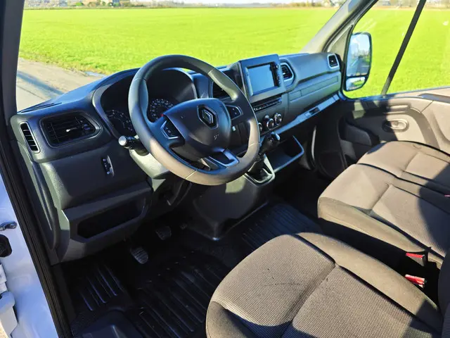 Renault Master T35 2.3 dCi L2 H2 2022 Diesel 18