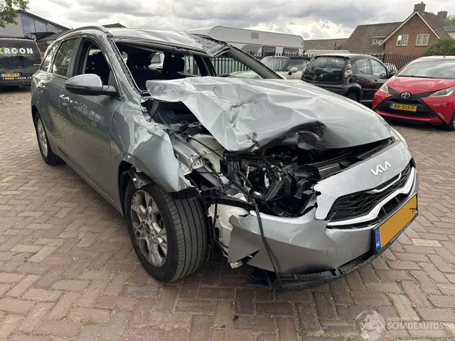 Kia Ceed 1.0 T-GDI DYNAMICLINE 2025 Benzine 3