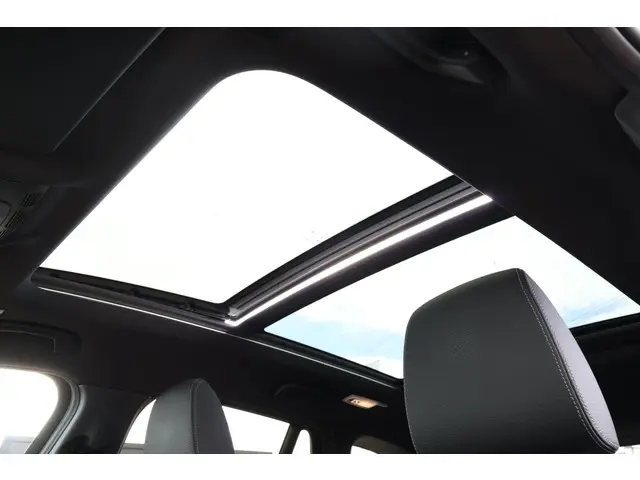 BMW X1 sDrive18i Executive Edition 2020 Benzine 40