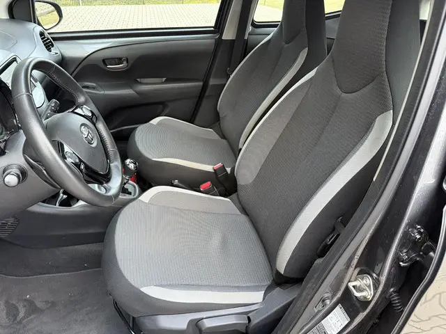 Toyota Aygo 1.0 VVT-i x-play 2022 Benzine 5