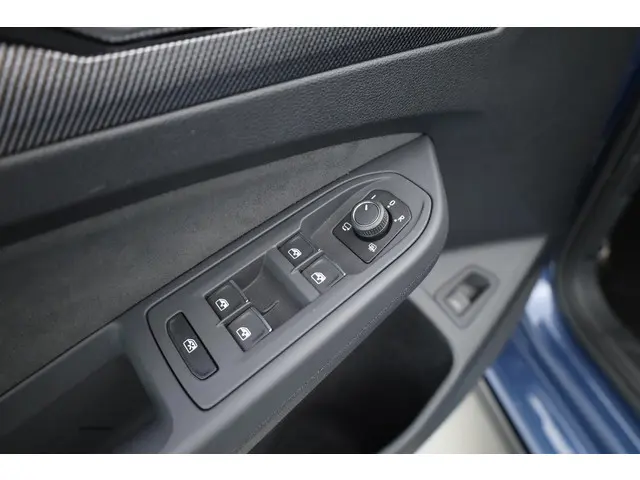 Volkswagen Golf Variant 1.5 eTSI R-Line DSG 2024 Benzine 7