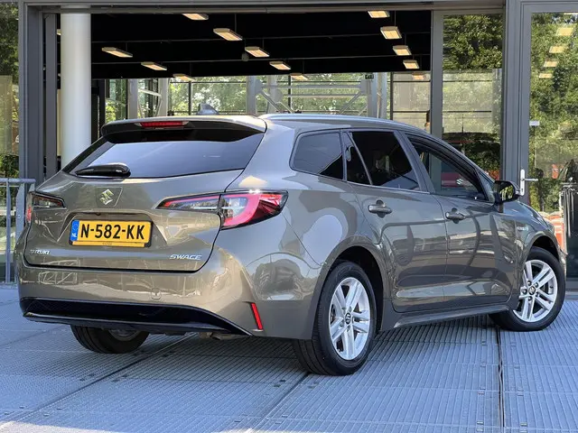 Suzuki Swace 1.8 Hybrid Select 2021 Hybride Benzine 2