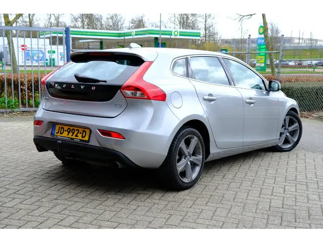 Volvo V40 2.0 T3 Nordic+ Pano|Xenon|Leder|Navi 2016 Benzine 3