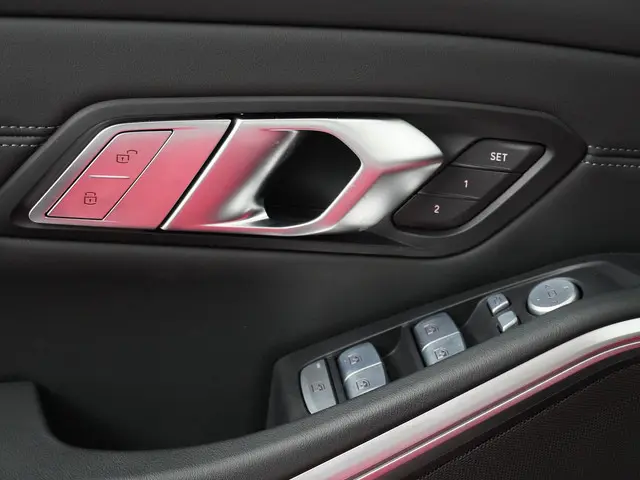 BMW M3 3-serie xDrive Competition 2025 Benzine 19