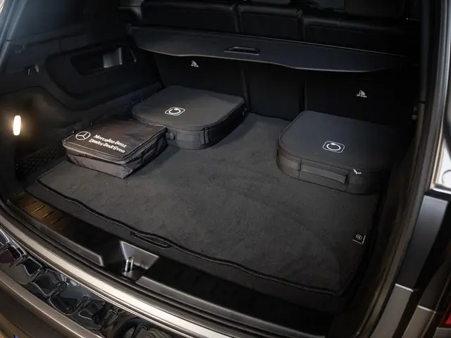 Mercedes-Benz EQB 250+ AMG Line 2024 Elektrisch 18