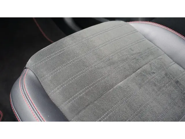 Ford Kuga 2.5 PHEV 224pk ST-line X 2023 Hybride Benzine 27