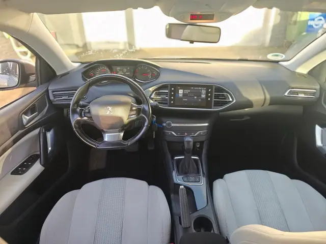 Peugeot 308 1.2 Automaat PureTech Allure NAVI 2017 Benzine 11
