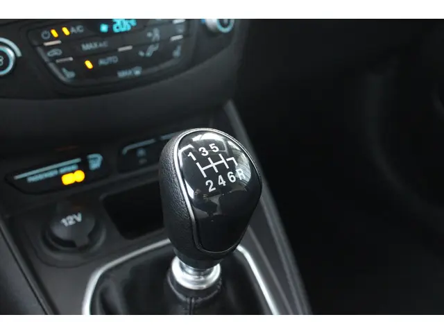 Ford Transit Courier 1.5 TDCI Limited 2022 Diesel 17