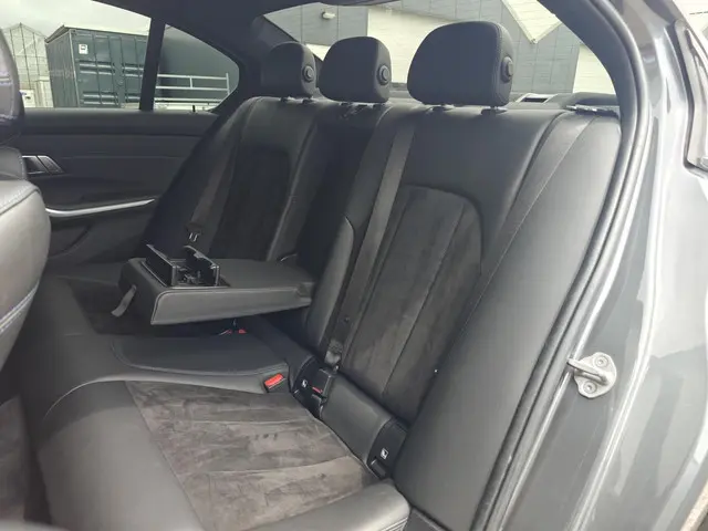 BMW 3 Serie 330e High Executive 2020 Hybride Benzine 11