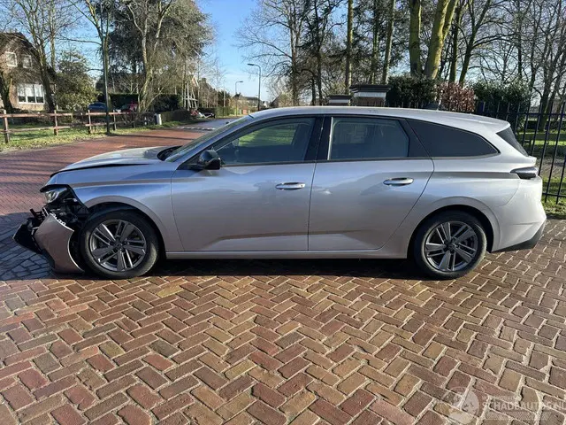 Peugeot 308 1.2 PT Act. Pack Bns 2022 Benzine 2
