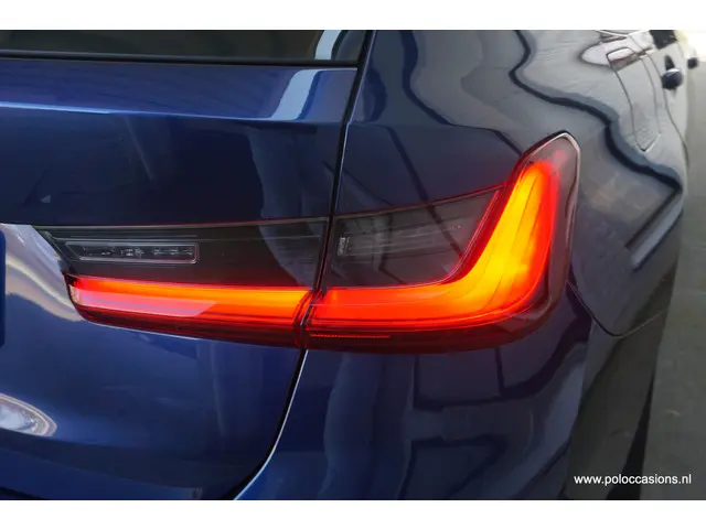 BMW 3 Serie Touring 318i 2021 Benzine 23