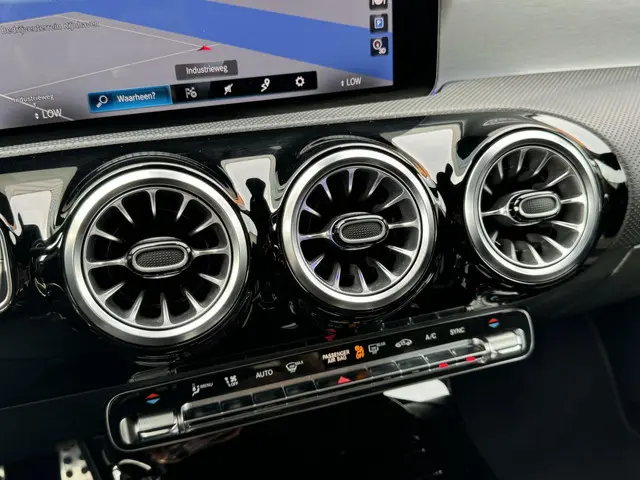 Mercedes-Benz CLA 180 AMG Sfeer / Camera 2021 Benzine 18
