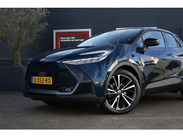 Toyota C-HR Hybrid 140 Executive 2024 Hybride Benzine 2