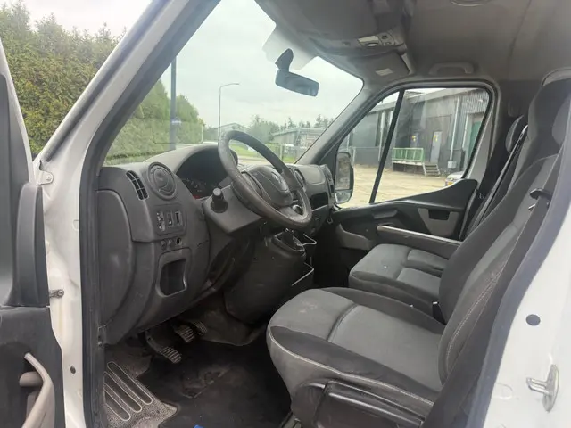 Renault Master T35 2.3 dCi L4H2 DL HD 2012 2012 Diesel 10