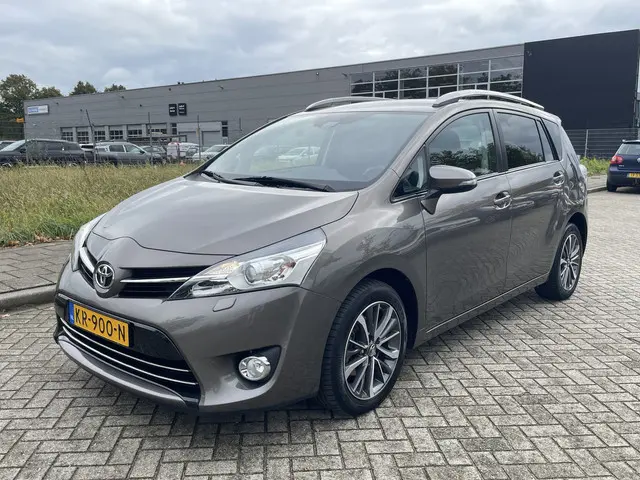 Toyota Verso 2