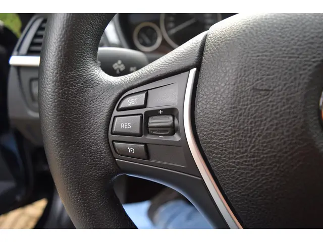 BMW 3 Serie Touring 328i High Executive 2013 Benzine 24