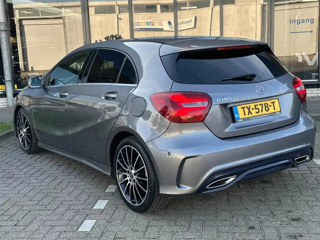 Mercedes-Benz A-Klasse 180 AMG-PAKKET 2018 Benzine 2