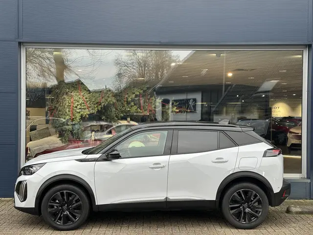 Peugeot 2008 1.2 Hybrid 145 PK GT 2025 Hybride Benzine 3
