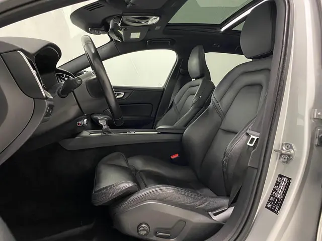 Volvo V60 2.0 T5 R-Design 2020 Benzine 4