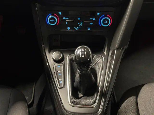 Ford Focus 1.0 Titanium Navi|Trekhaak|PDC! 2018 Benzine 19