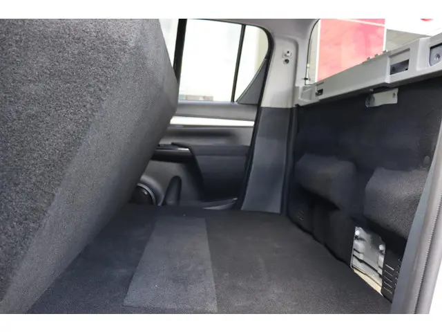 Toyota Hilux 2.4 D-4D Double Cab Challenger 2024 Diesel 31