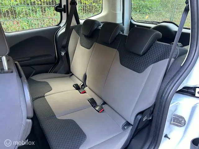 Ford Tourneo Courier 1.0 Titanium 2014 Benzine 8