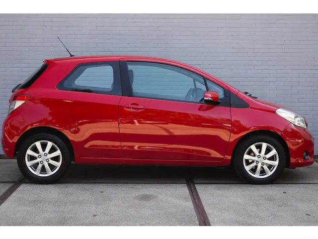 Toyota Yaris 1.0 VVT-i Aspiration 2014 Benzine 4