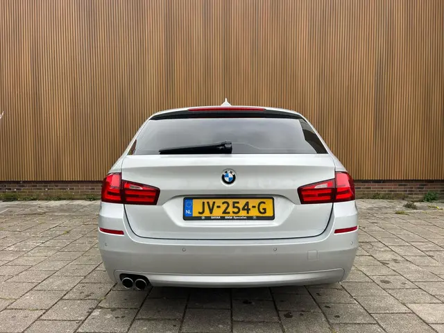 BMW 5 Serie Touring 520i Executive 2013 Benzine 9
