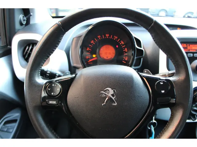 Peugeot 108 1.0 VTi Active Automaat 2015 Benzine 15