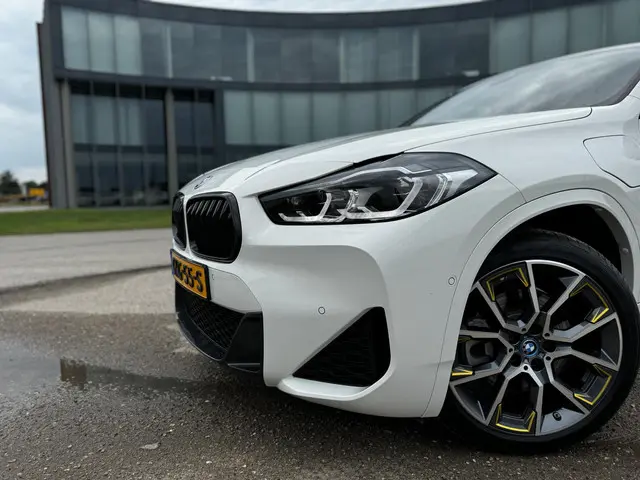 BMW X2 xDrive25e High Executive 2023 Hybride Benzine 26