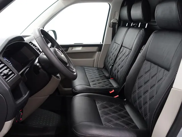 Volkswagen Transporter 2.0 TDI Euro 6 R-Line+ 2019 Diesel 13