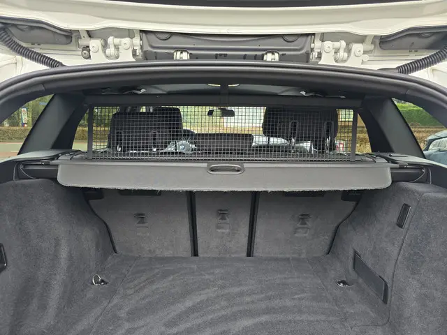 BMW 3 Serie Touring 318i M Sport Edition 2019 Benzine 17