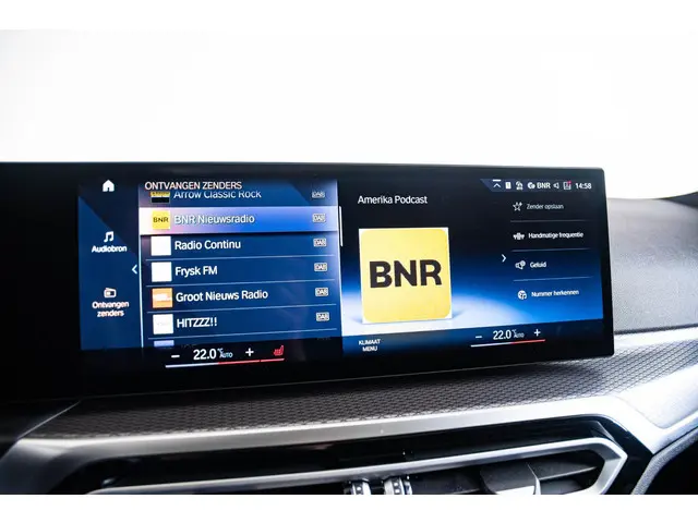BMW 3 Serie Touring 330i 2023 Benzine 57