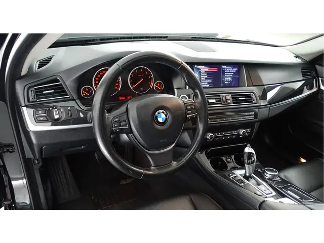 BMW 5 Serie Touring 520i Luxury Edition 2013 Benzine 27