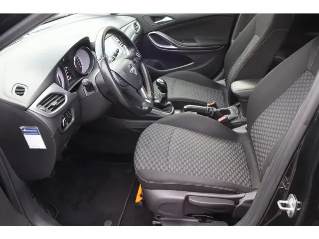 Opel Astra Sports Tourer 1.4 Business+ 2017 Benzine 16