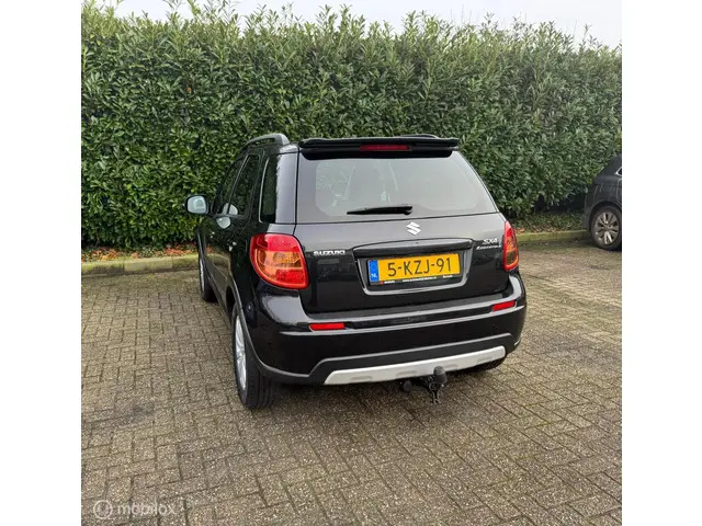 Suzuki SX4 1.6 Executive 2013 Benzine 9