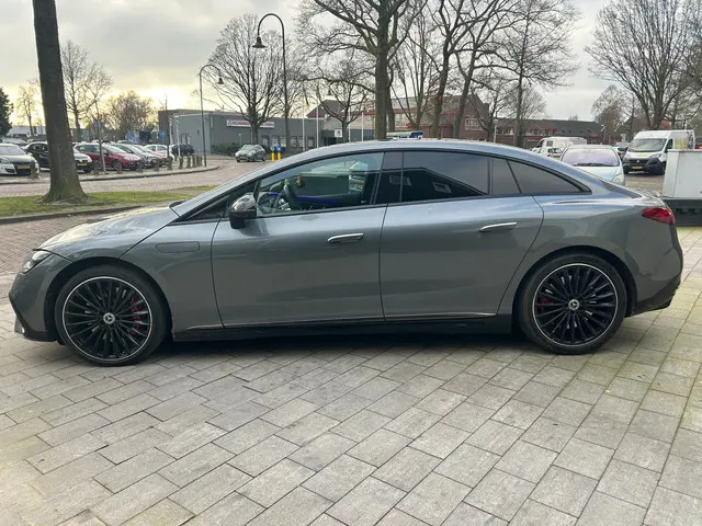 Mercedes-Benz EQE 350+ AMG Line 91 kWh 2022 Elektrisch 4
