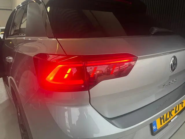Volkswagen T-Roc 1.5 TSI R-Line panoramadak 2022 Benzine 7