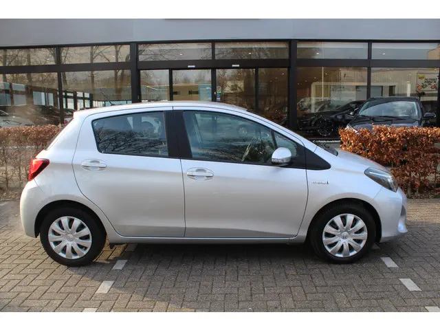 Toyota Yaris 1.5 Hybrid Aspiration 2015 Hybride Benzine 7