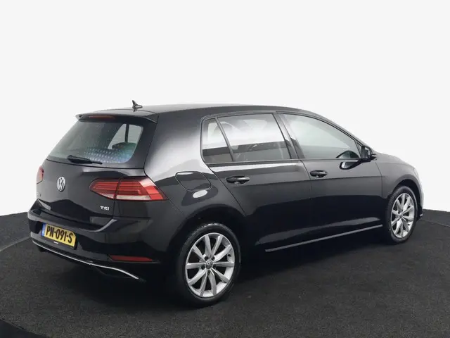 Volkswagen Golf 1.0 TSI Highline zwart 2017 Benzine 5