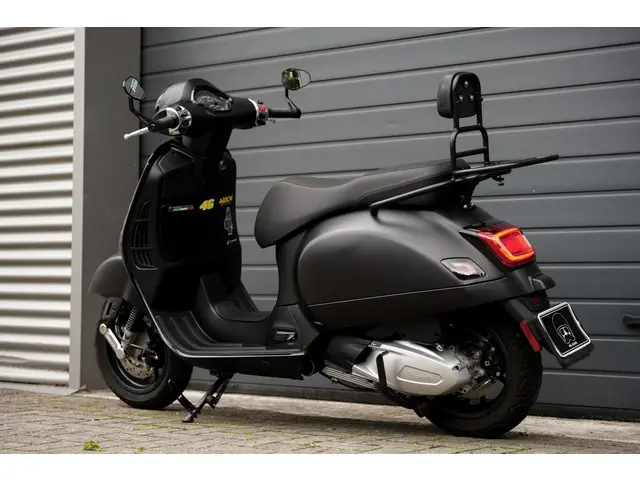 Vespa GTS 300 HPE Nieuw Mod Arrow 2024 2024 Benzine 18