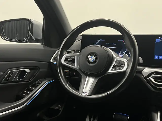 BMW 3 Serie Touring 318i 2023 Benzine 35