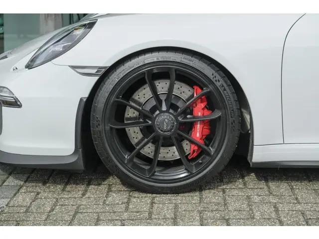 Porsche 911 3.8 GT3 476pk 2015 Benzine 28