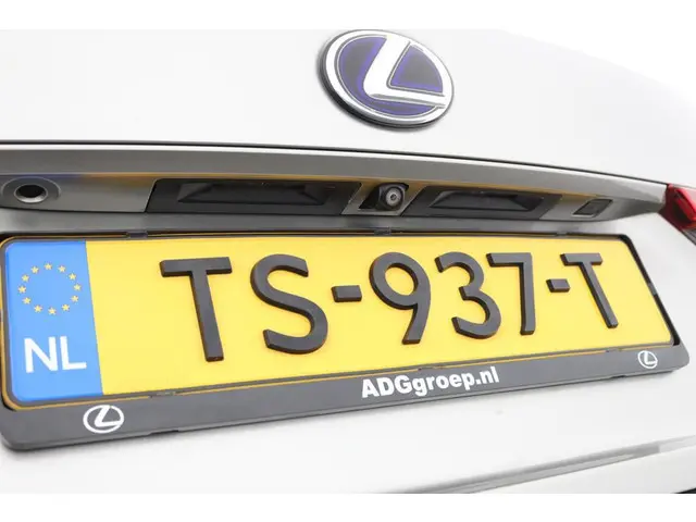 Lexus IS 300h Hybrid Business Line 2018 Hybride Benzine 36