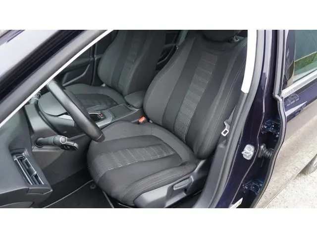 Peugeot 308 1.2 131pk 5Drs PureTech Allure 2016 Benzine 9