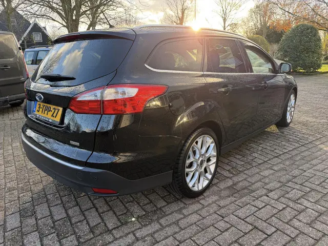 Ford Focus Wagon 1.0 EcoBoost Edition Plus 2014 Benzine 6
