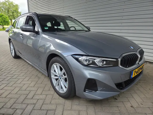 BMW 3 Serie Touring 318i 2023 Benzine 10