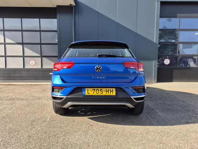 Volkswagen T-Roc 1.0 TSI Style Business 2021 Benzine 8